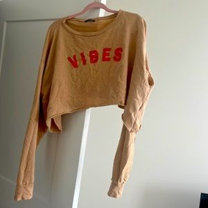 “VIBES” crop top